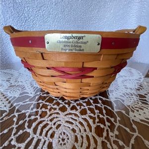 Longaberger Christmas
Collection Popcorn Basket
W/ Liner & Protector
Combo